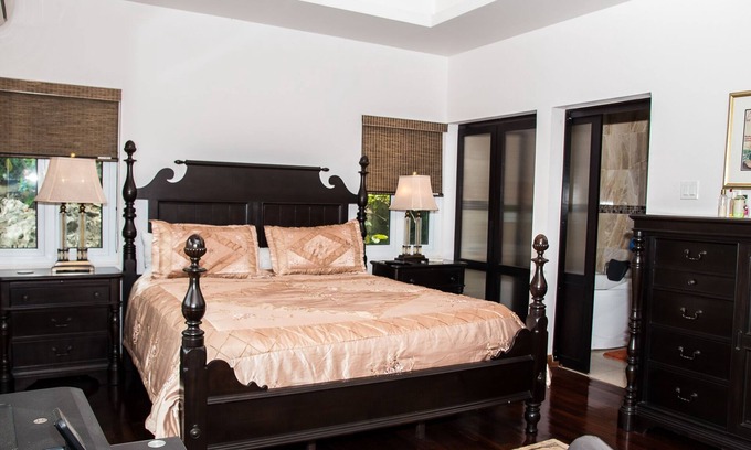 Reading Villa | Private 2-Bedroom Villa with Spectacular Mountain Views