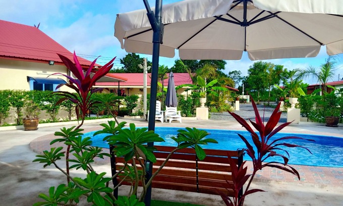 Phen Villa | Private 2 bedroom villa with Swimming pool Tropical gardens Fast Wifi smart Tv