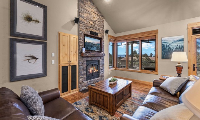 Powell Butte Cabin | Private 2-King Luxury Cabin at Brasada Ranch: pools, golf, hot tubs and more!