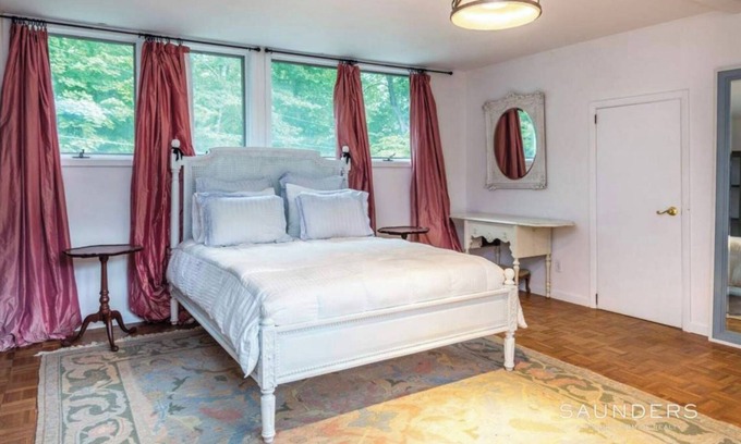 Shelter Island Heights Apartment | Private 2 room 1 Queen & bath with AC, WiFi, parking, kitchenette