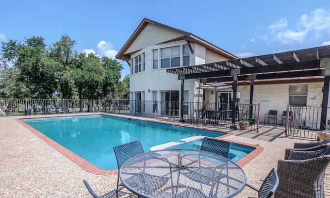 Canyon Lake House | Private 20 Acres Hot Tub Swimming Pool Ping Pong Family Reunions Micro Weddings