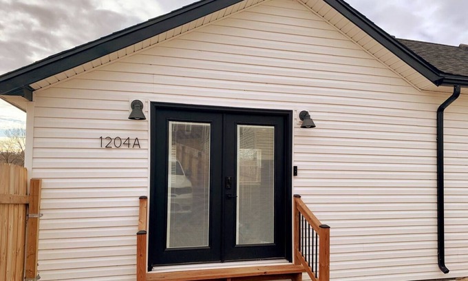 Hermann House | Private 2BR Hermann Home w/Deck + Trolley Pickup - Great Event-Ready Stay!