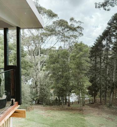 North Maleny House | Private 3-Bedroom House Nestled High Amongst the Trees