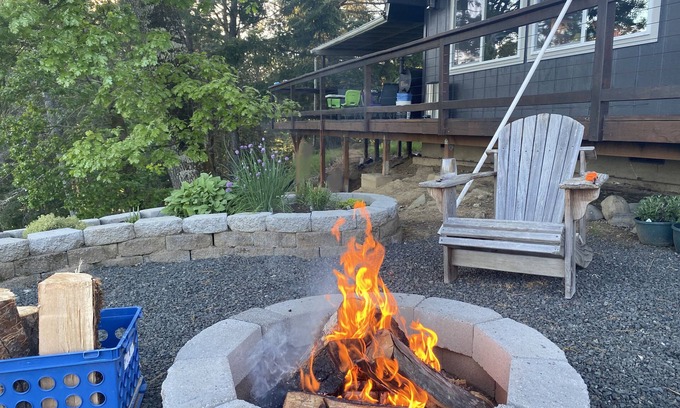 Roseburg Cabin | Private 3-bedroom lodge in Sutherlin with views, WiFi.