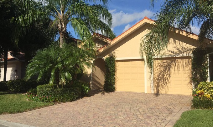 Central Naples House | Private 3BR 3BA Villa in Gorgeous Resort-Style Tennis Oriented Gated Community