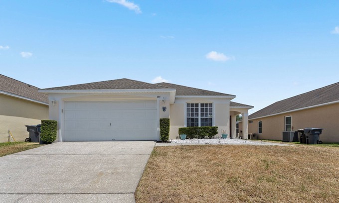 Davenport House | Private 4/3 VACATION HOME! Screened Pool, Billiards, Ping Pong, and Air Hockey!