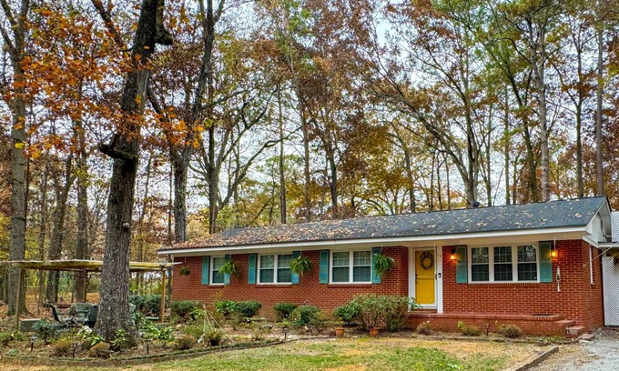 Mount Berry House | Private 4BR Oasis in the City, near Tennis Center