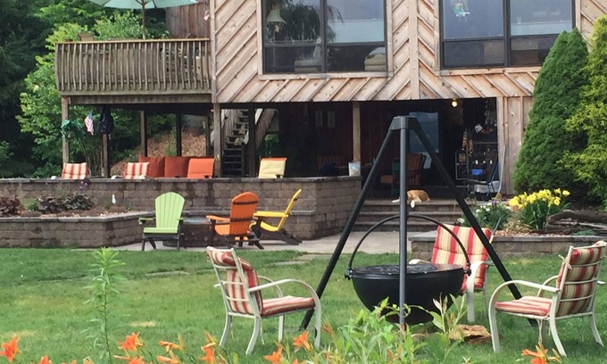 Ashville House | Private 70ft Lakefront Cabin,3br,3ba,Pet Friendly- Kayaks/Paddle boards provided