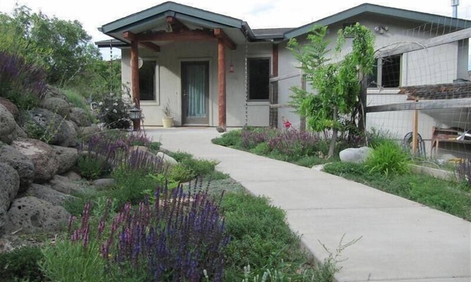 Glenwood Springs Cottage | Private Abode on Beautiful Acreage with EV charging available
