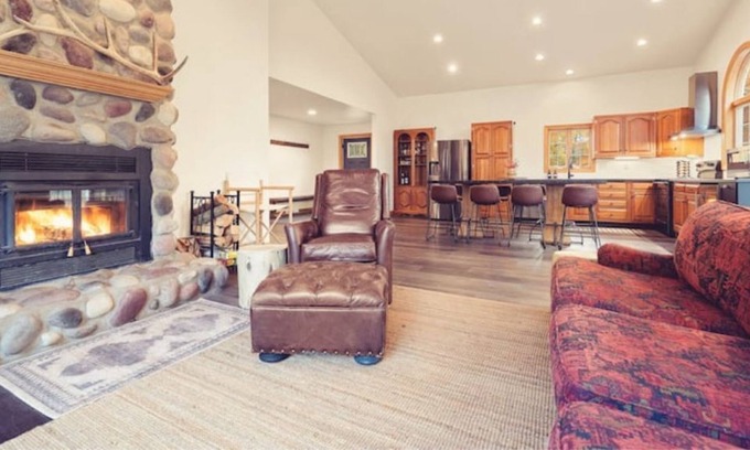Brazeau Cabin | Private and pet-friendly wilderness retreat in the Northwoods