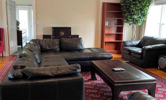 Palisades Apartment | Private apt in upscale Pacific Palisades area in Washington DC near Georgetown.