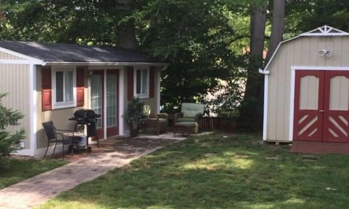 Alexandria Apartment | Private Apt with backyard