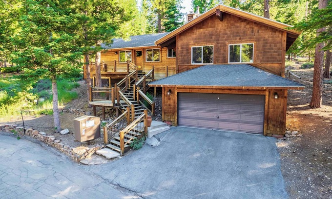 Lake Tahoe House | Private backyard access to Forest Service land, beautiful, family friendly, hottub, garage