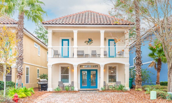 Villages of Crystal Beach House | Private Balcony ~ Lagoon Style Pool ~ Comfortable Furnishings