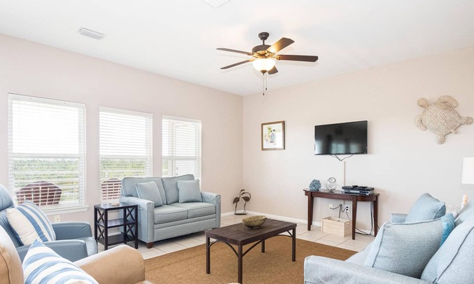 Orange Beach Condo | Private Balcony | Outdoor Pool | Liquid Life