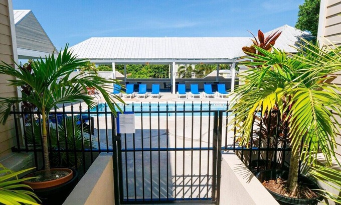 Old Town Condo | Private Balcony & Parking - Sea Esta Suite