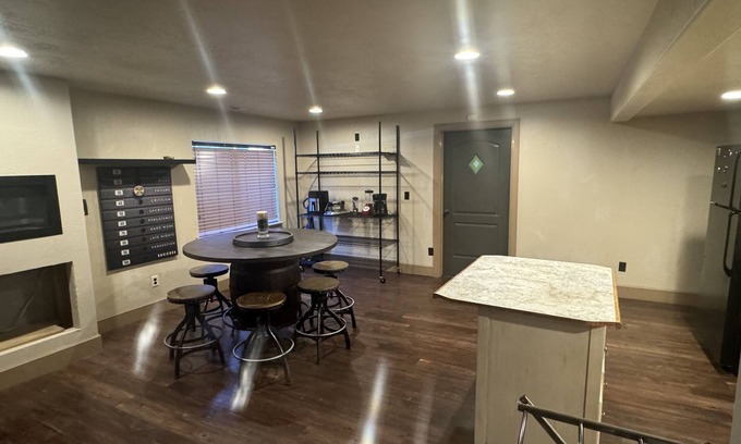 Herriman House | Private Basement With Home Theater & Fast WIFI