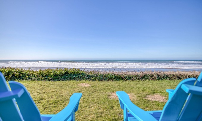 Lincoln Beach House | Private Beach Access, Panoramic Views and Spacious Rooms Set This Home Apart!