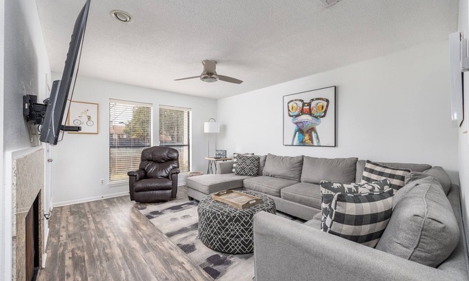 Four Mile Village House | Private Beach Access! Tennis! Pickleball!
