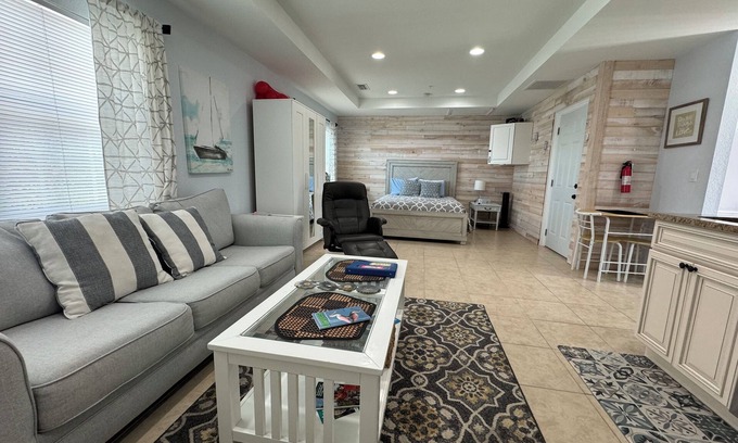 Englewood Apartment | Private beach access