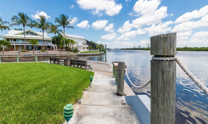 Siesta Key Condo | Private Beach Access, 2 Heated Pools, Tennis Courts, Fishing, Ready to Book!