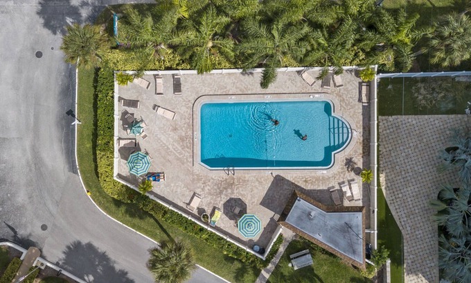 Siesta Key House | Private Beach and Community Pool Access