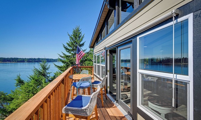 Olympia Cottage | Private Beach at Waterfront Harstine Island Escape