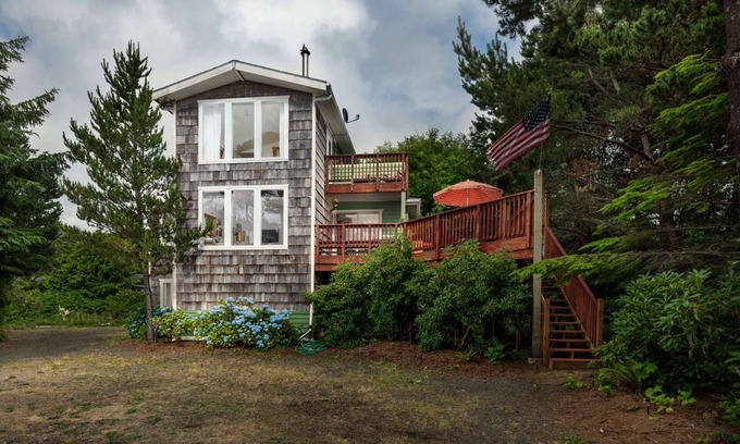 Gleneden Beach House | Private Beach Home On 1+ Wooded Acre, *Pet Friendly*, Hot Tub, Pool Table, One Minute Walk to Beach