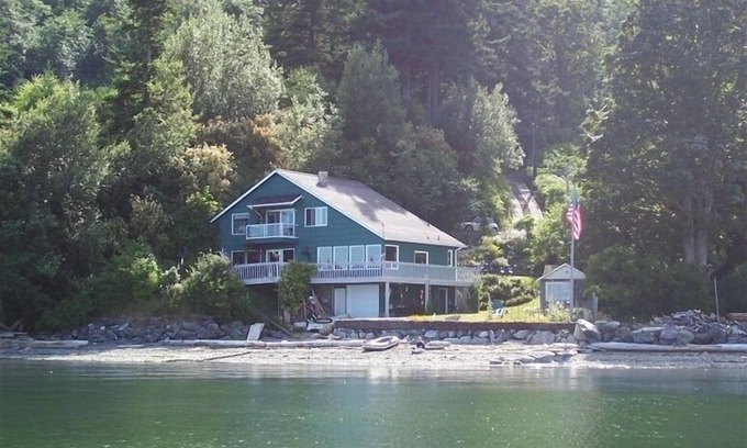 Lummi Island House | Private Beach Home at Water's Edge-Enjoy!