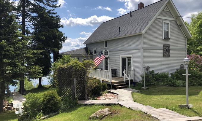 Michigan House | Private Beach House on Lake Superior π