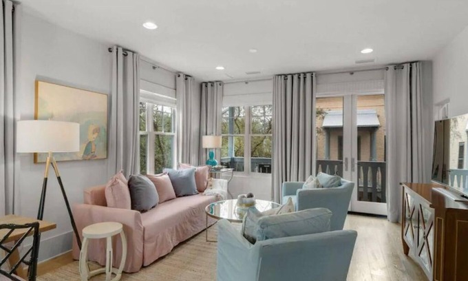 Rosemary Beach Cottage | PRIVATE BEACH/POOL ACCESS-Gulf Side Pied-a-Terre-Steps to the Beach-2 Bikes