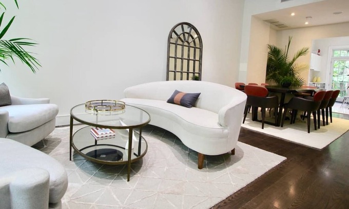 Upper East Side House | Private, Beautiful Upper Eastside Townhome