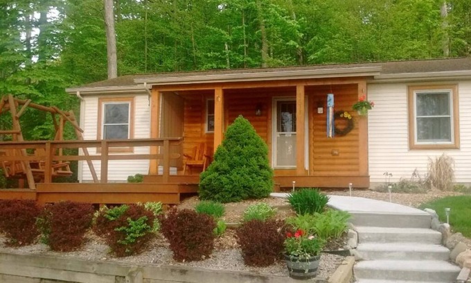 Traverse City Cottage | Private Beautiful Pine Cottage on historic M-22, Traverse City, MI