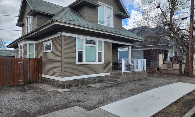 West Central House | Private bedroom- #3 in West-Central neighborhood, walking distance to Downtown