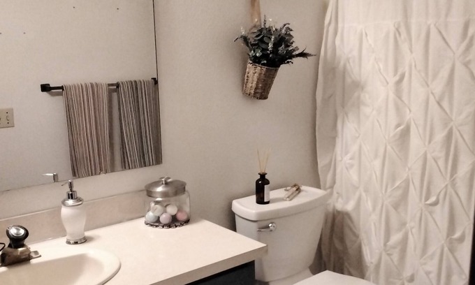 Sumner Bed & Breakfast | Private bedroom/bathroom with full house access. 2 blocks from shops/restaurants