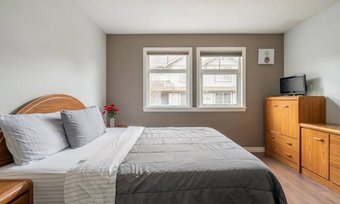 East Newton North House | Private Bedroom in the heart of city