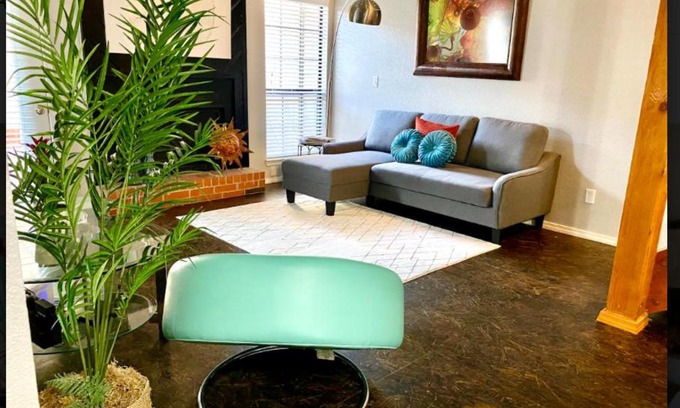 Central Oklahoma City Apartment | Private Bedroom Suite - Communal House near Integris