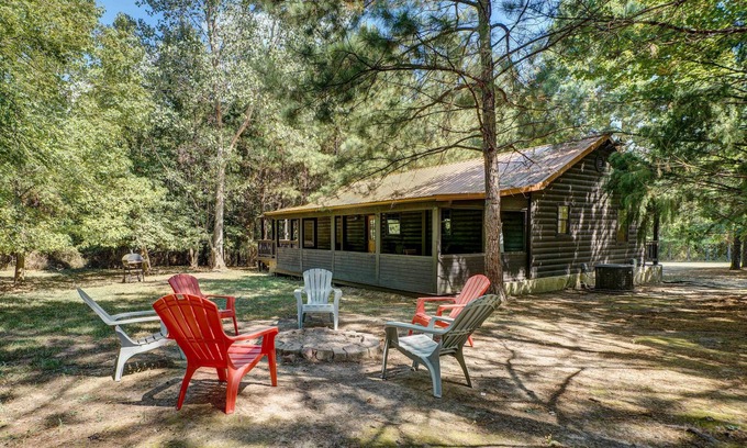 Broken Bow Cabin | Private Broken Bow Cabin w/Hot Tub + Gazebo!