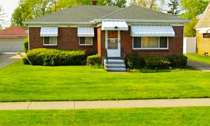 Cheektowaga House | Private Buffalo Suburban Family Home Near Niagara Falls