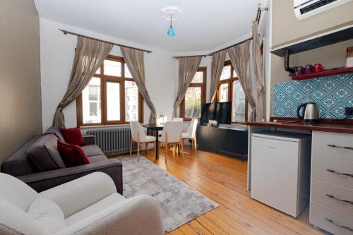 Taksim Apartment | Private Building Featuring Two Separate Apartments