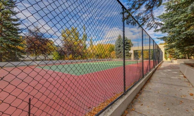 Downtown Calgary Resort | Private room ∙ 1 guest
