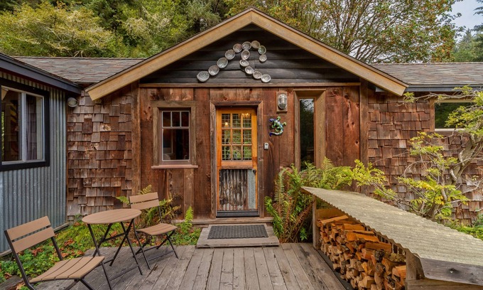 Trinidad House | Private cabin close to lagoons, beaches & Redwood National Park