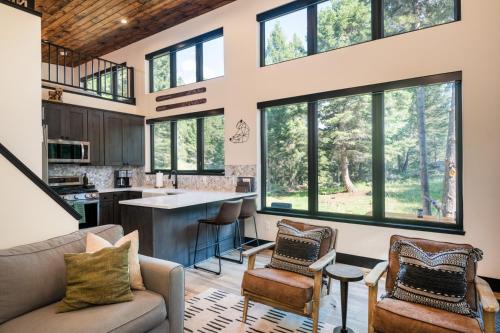 Philipsburg House | Private Cabin Couples, Families, Ski & Hike