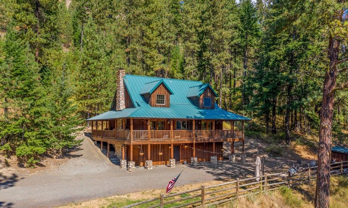 Liberty Cabin | Private Cabin on 3 Acres for Outdoor Enthusiasts
