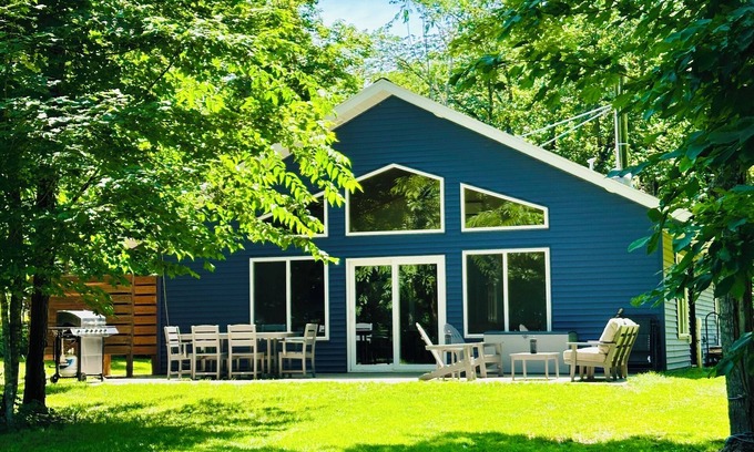 Dent Cabin | Private Cabin on Dead Lake-14 acres, dog friendly, hard sand beach, comfy beds
