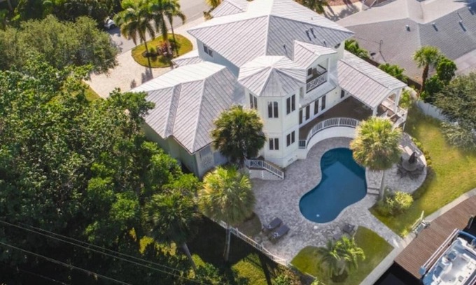 Siesta Key House | Private Canal Home , short Walk to Siesta Key Beach