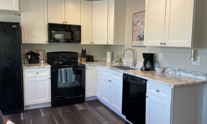 Catalina Village House | Private casita w/views of Pusch Peak, close to shopping, hiking & attractions.