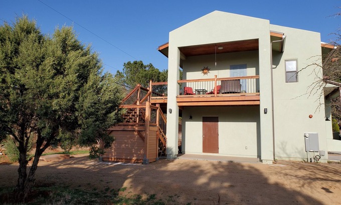 Oak Creek House | Private Casita with Beautiful Red Rock Views and Large Deck