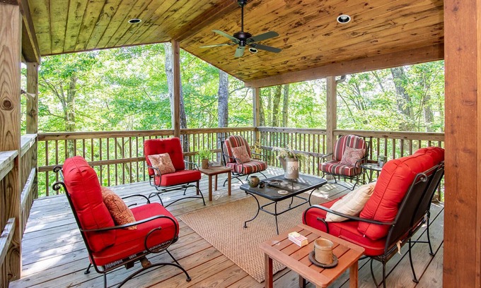 Pisgah Forest Cabin | Private charming Mountainside Cabin near The Pisgah National Forest.