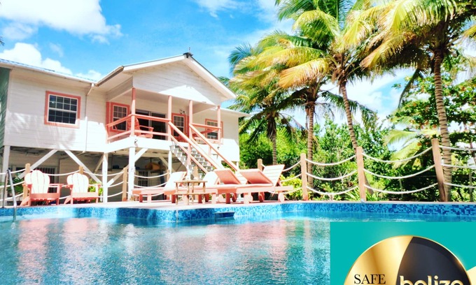 San Pedro House | Private Chef Included,PrivateBeach,PrivatePool,WiFi,2Kayak,2GolfCarts, Boat&Capt